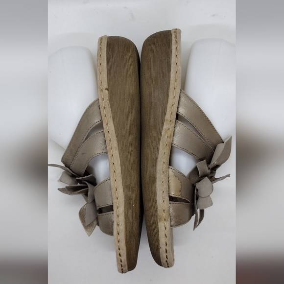 Clarks Women's Sandals in Taupe with Floral Accents - Picture 7 of 12